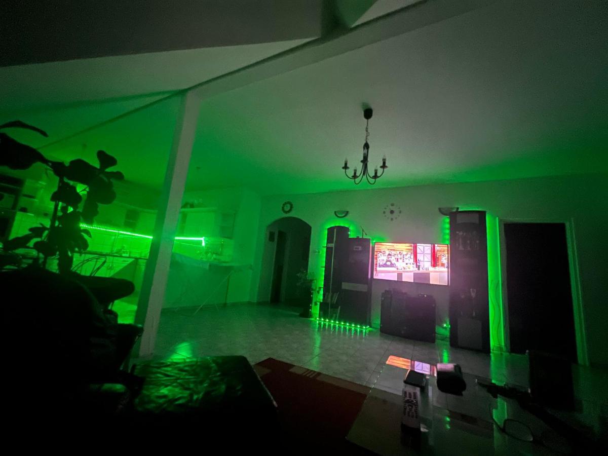 Gabe'S Nest Appartement Urom Buitenkant foto